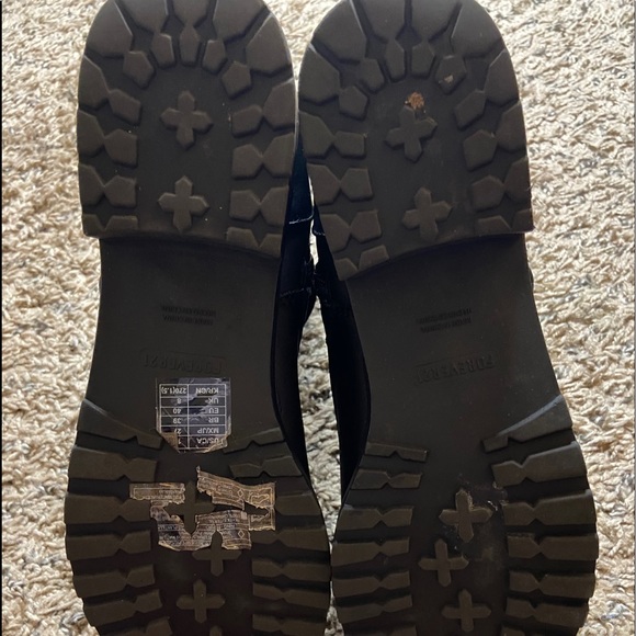 Cute leather ankle boots 🖤 - Picture 2 of 3